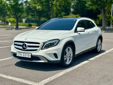 Foto 1 e Mercedes-Benz GLA200 CDI 4Matic