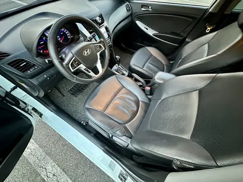 Foto 8 e Hyundai Accent 1.6d