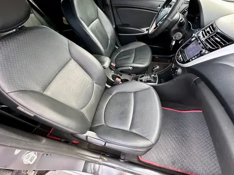 Foto 13 e Hyundai Accent 1.6d