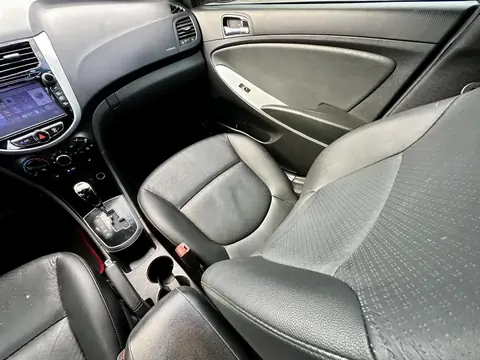 Foto 15 e Hyundai Accent 1.6d