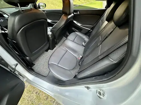 Foto 10 e Hyundai Accent 1.6d