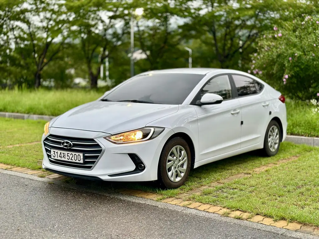 Hyundai Avante 1.6 LPG - foto 1
