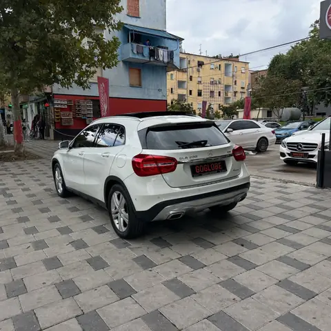 Foto 4 e Mercedes-Benz GLA 200 CDI 4 Matic