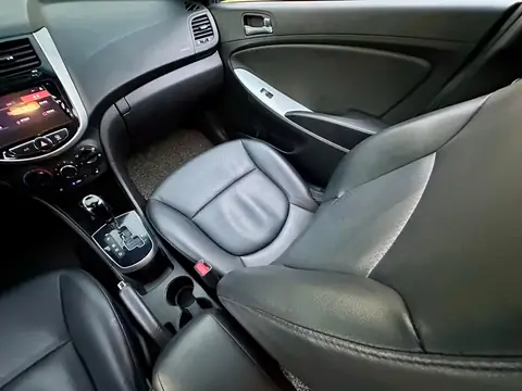 Foto 13 e Hyundai Accent 1.6d