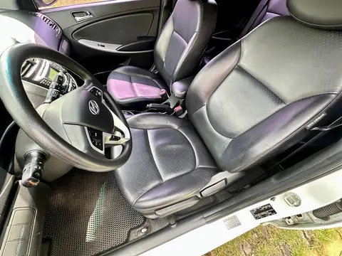 Foto 10 e Hyundai Accent 1.6d