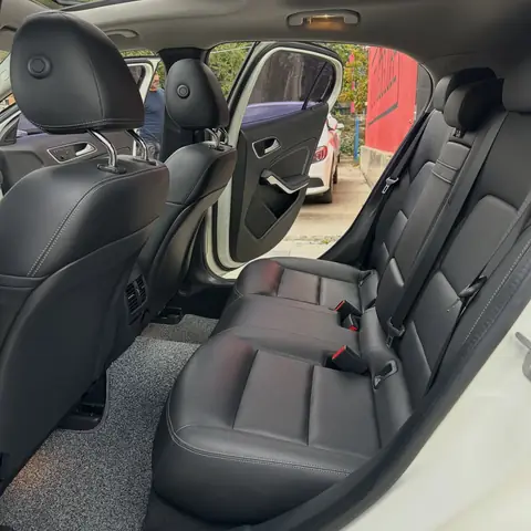Foto 9 e Mercedes-Benz GLA 200 CDI 4 Matic