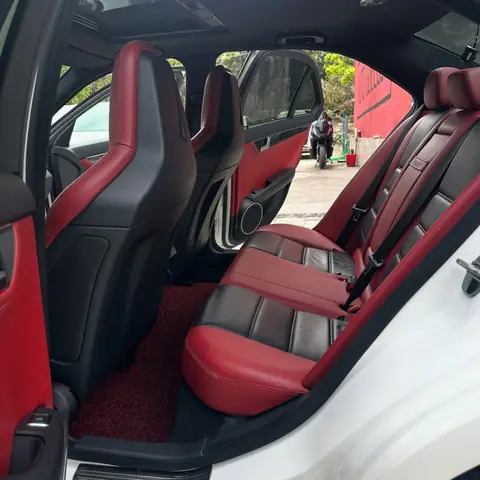 Foto 9 e Mercedes-Benz C63 AMG