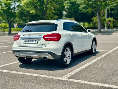 Foto 6 e Mercedes-Benz GLA200 CDI 4Matic