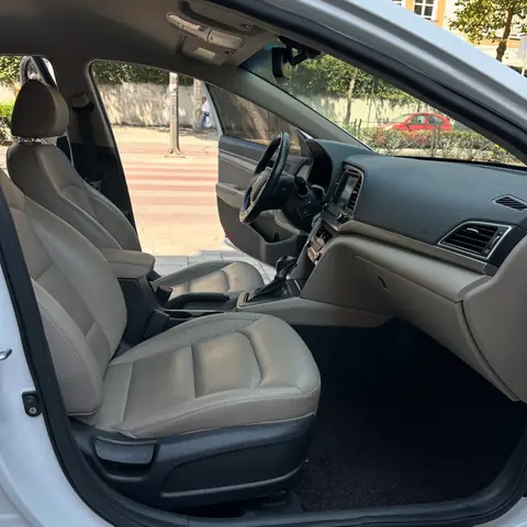 Foto 9 e Hyundai Avante 1.6d