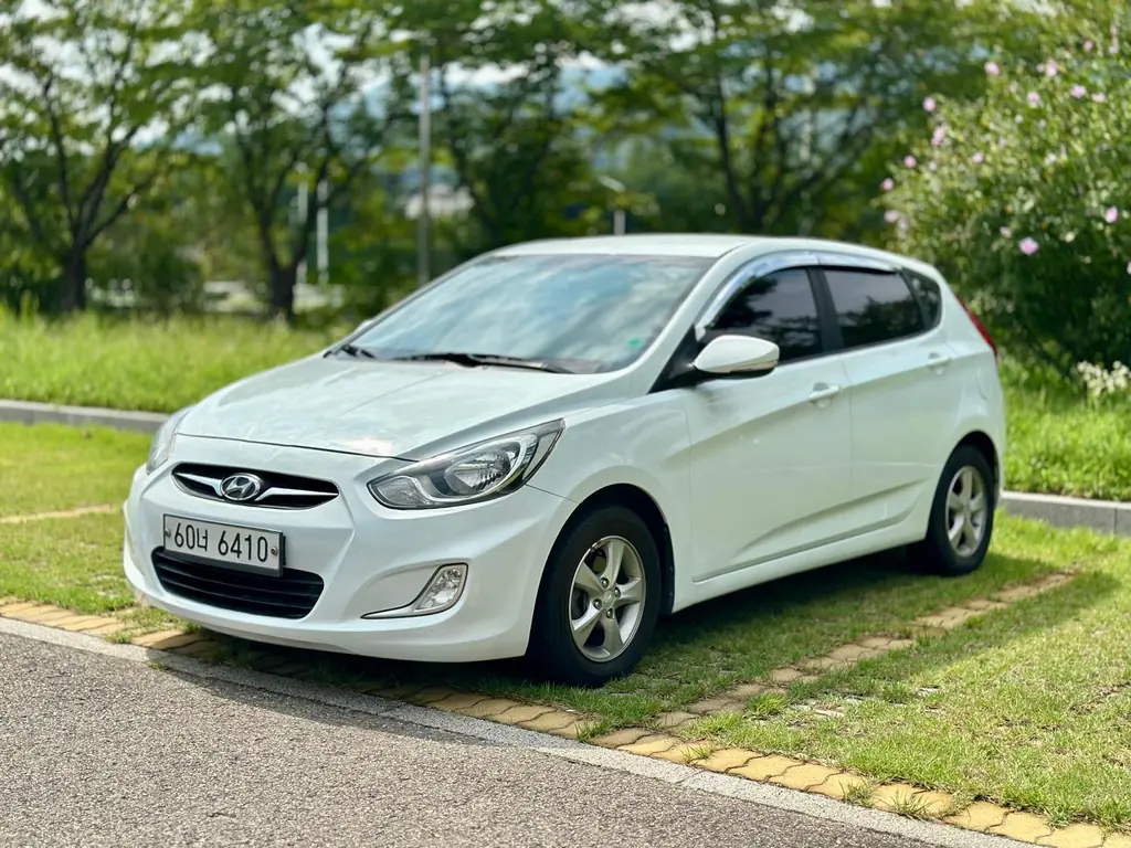 Hyundai Accent 1.6d - foto 1