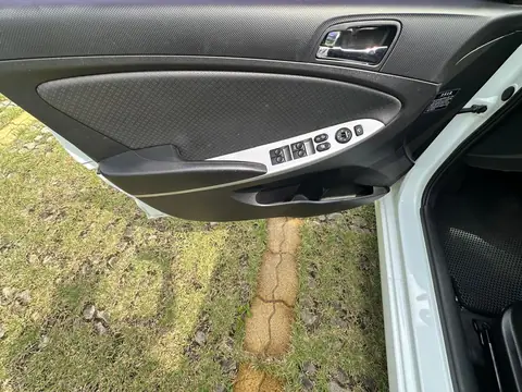 Foto 12 e Hyundai Accent 1.6d