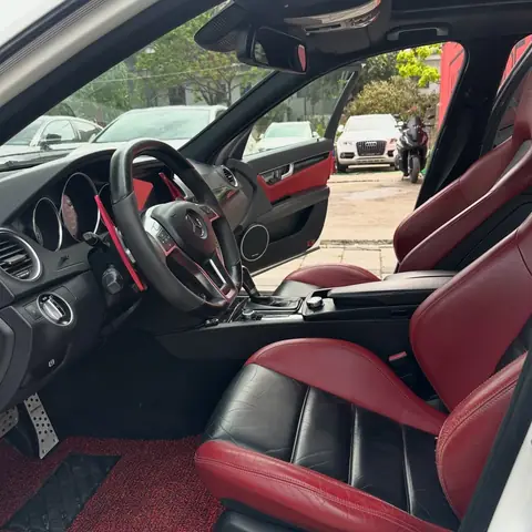 Foto 7 e Mercedes-Benz C63 AMG