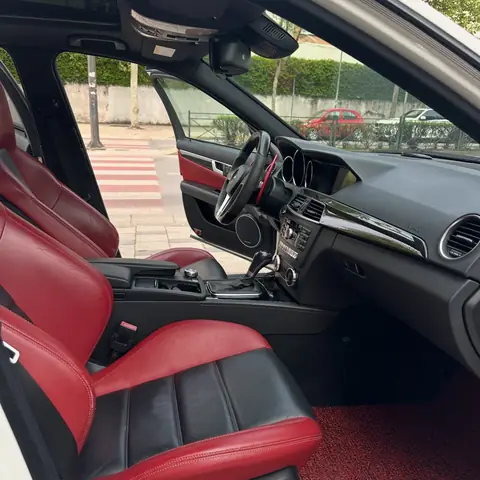 Foto 8 e Mercedes-Benz C63 AMG