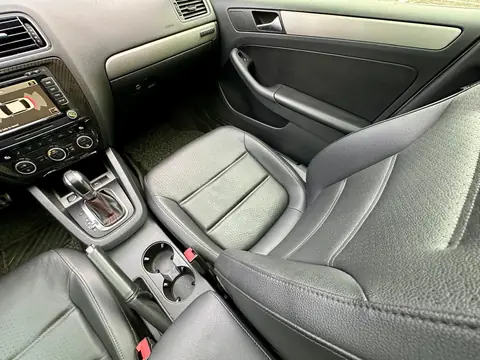 Foto 20 e Volkswagen Jetta 2.0 TDI