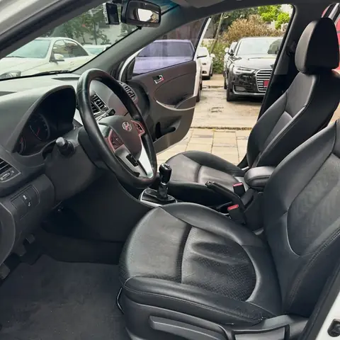 Foto 7 e Hyundai Accent 1.6d