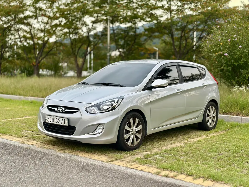 Hyundai Accent 1.6d - foto 1