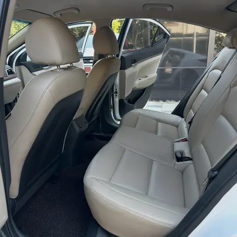 Foto 8 e Hyundai Avante 1.6d