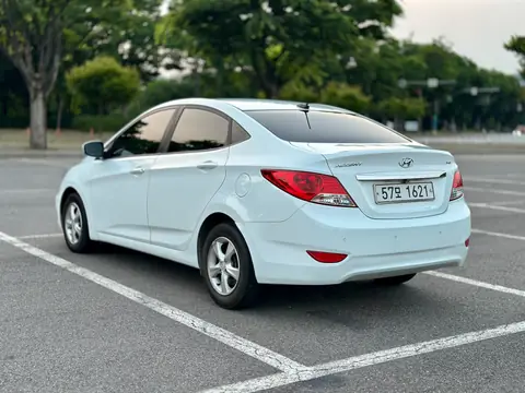 Foto 5 e Hyundai Accent 1.6d