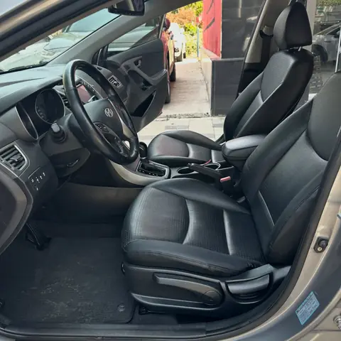 Foto 8 e Hyundai Avante 1.6d